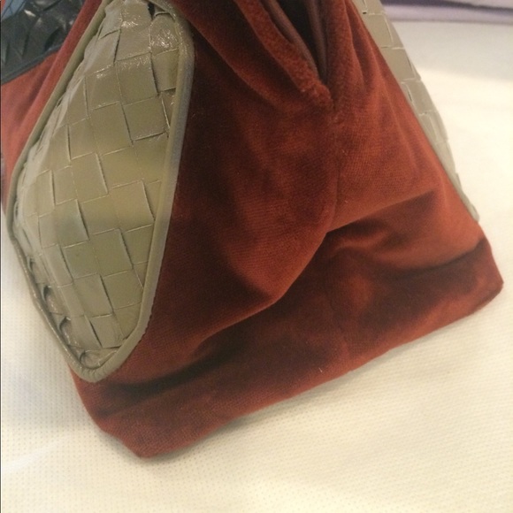 Bottega Veneta Limited Edition Velvet Leather Bag - Picture 4 of 17